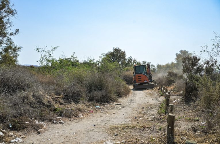 Ayuntamiento, Diputación y Junta adecentan el sendero entre Costacabana y El Alquián para fomentar la movilidad sostenible