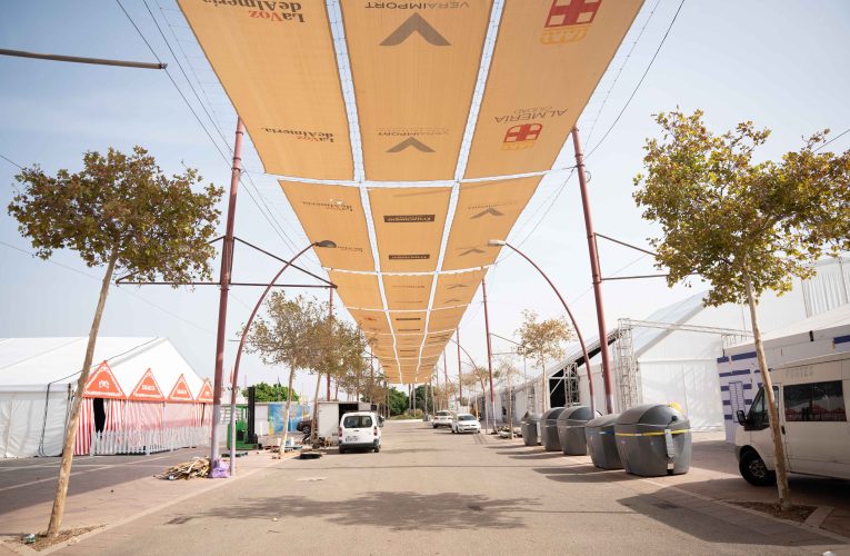 La alcaldesa supervisa los últimos preparativos del Recinto Ferial ante el inminente inicio de la Feria en Honor de la Virgen del Mar