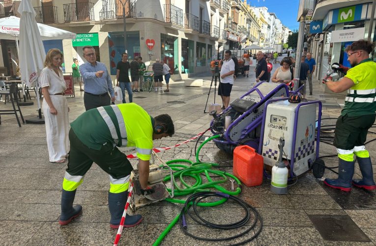 El Ayuntamiento inicia una actuación específica para limpiar a fondo la solería de la calle La Bola – Ayuntamiento de Ronda