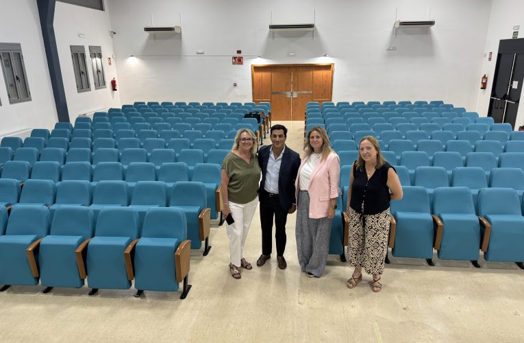 El Ayuntamiento renueva los patios de butacas de tres centros cívicos para reforzar la cultura en los barrios — Actualidad