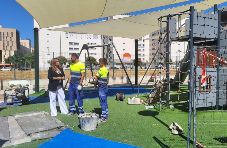 El Gobierno de Sanz arranca en la calle Faustino Gutiérrez Alviz, en Sevilla Este, la instalación de toldos en los parques infantiles de Sevilla