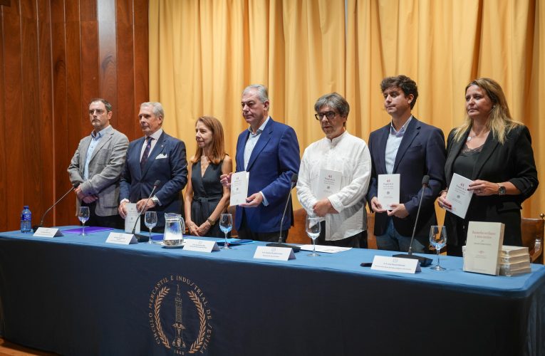 Sevilla rinde homenaje a Antonio Rivero Taravillo en el pregón de la IIL Feria del Libro Antiguo y de Ocasión — Actualidad