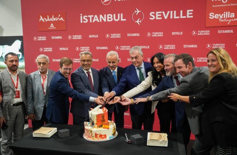 Sevilla celebra la llegada del primer vuelo directo de Turkish Airlines procedente de Estambul — Actualidad
