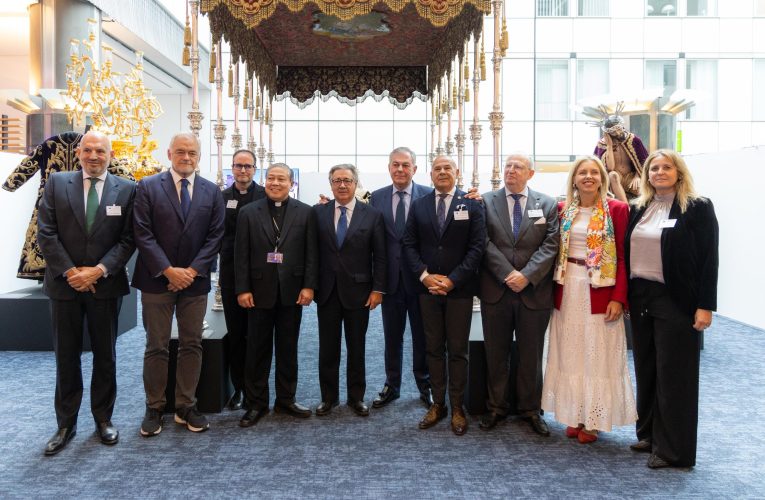 El alcalde inaugura en Bruselas una exposición del arte sacro sevillano sin precedentes en el Parlamento Europeo — Actualidad