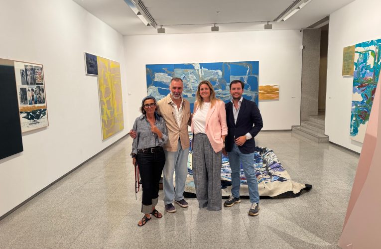 La Sala Atín Aya acoge la exposición El perro negro de Paco Pérez Valencia, un viaje por cuatro décadas de creación artística — Actualidad