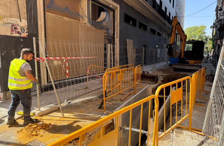 El Ayuntamiento renueva instalación de redes en Aponte, aledaña a la Plaza del Duque, que contará con adoquín de Gerena — Actualidad