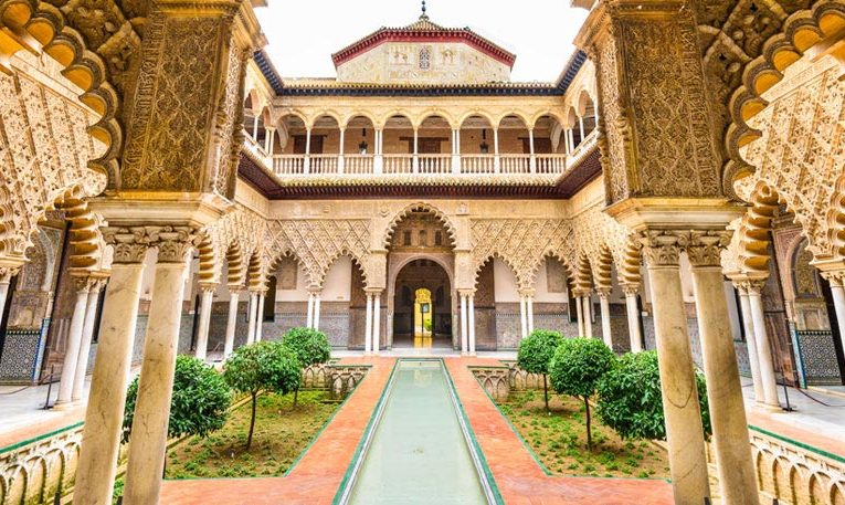 El Real Alcázar revive la historia con nuevas visitas temáticas y guiadas gratuitas para sevillanos — Actualidad