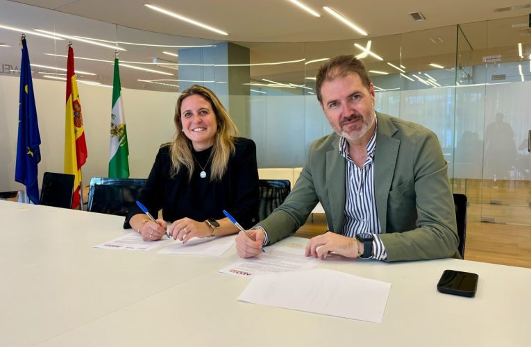 El Ayuntamiento refuerza su compromiso con el sector turístico con la firma de un convenio con AEVISE — Actualidad