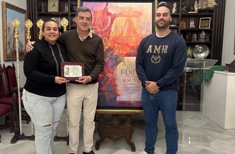 Detalle de la Hermana Mayor 2025 a la Junta de Gobierno