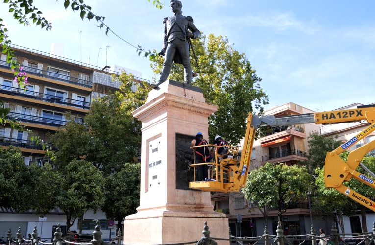 El Ayuntamiento finaliza los trabajos de recuperación del monumento a Daoiz, en la Plaza de la Gavidia, para frenar su deterioro — Actualidad
