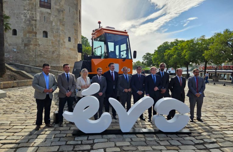 Sevilla se consolida como referente de la movilidad sostenible con la presentación del H2Tractor de EVO, primer prototipo de tractor de terminal propulsado por hidrógeno