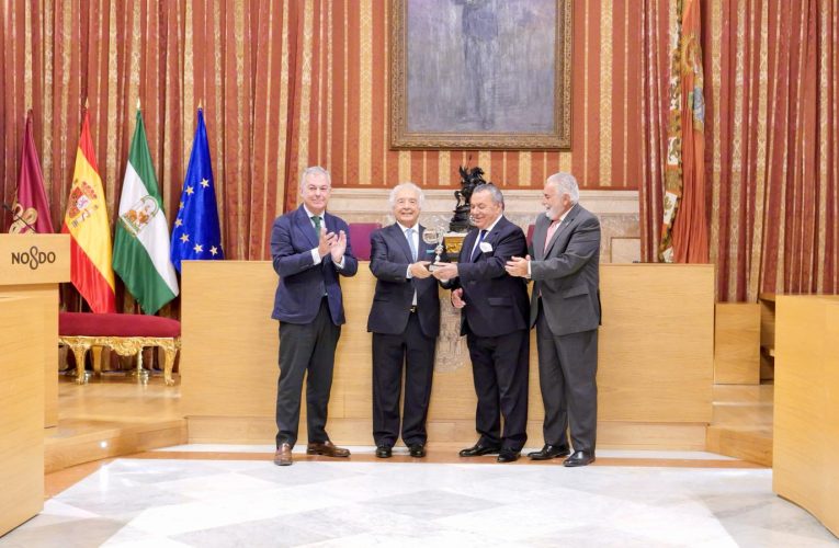 El alcalde Sanz entrega el Premio Embajador de Sevilla 2025 a Los del Río — Actualidad