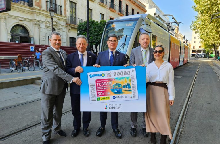 El Ayuntamiento presenta el cupón de la ONCE conmemorativo del 50 aniversario de Tussam y celebra su “medio siglo de crecimiento en inclusión, sostenibilidad y accesibilidad”