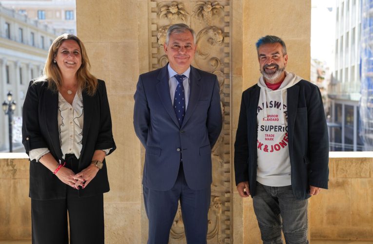El alcalde Sanz se reúne con el cineasta Gervasio Iglesias en el inicio del Festival de Cine Europeo — Actualidad