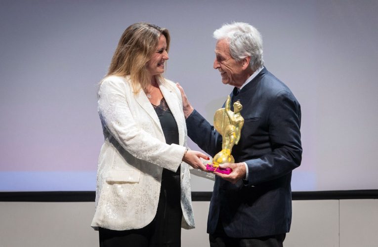 Costa-Gavras recibe el Giraldillo de Honor del Festival de Cine Europeo de Sevilla — Actualidad