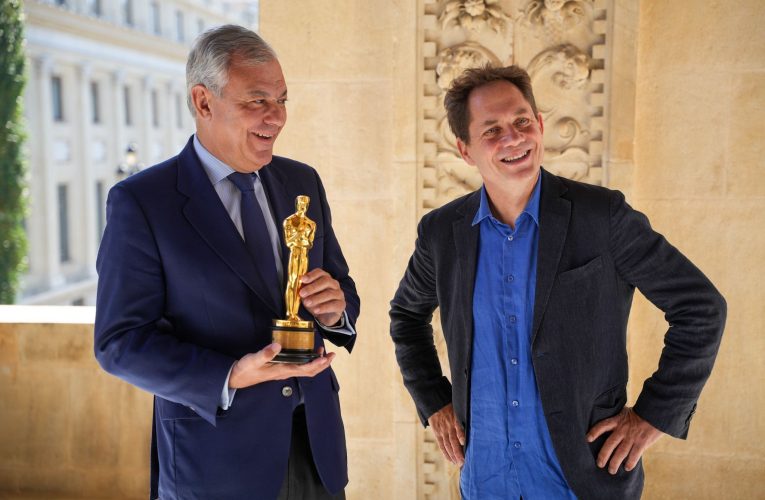El alcalde Sanz recibe al productor ganador del Óscar Ron Dyens en el marco del 22.º Festival de Cine Europeo — Actualidad