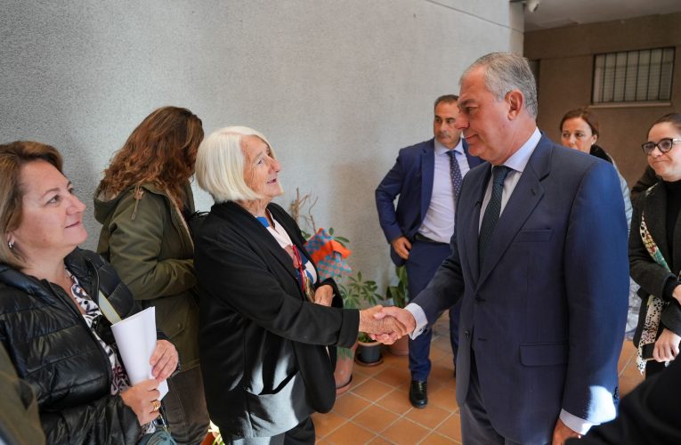 El alcalde Sanz visita comunidad de vecinos de San Jerónimo donde se van a renovar 10 ascensores — Actualidad