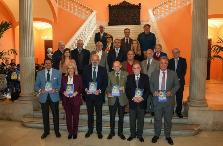 El Ayuntamiento de Sevilla presenta el libro que recopila la historia de los carteles de la Cabalgata de Reyes Magos — Actualidad