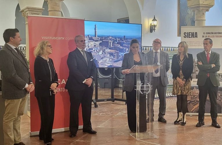Sevilla acoge la primera acción tras el hermanamiento con Siena con la muestra Sevilla encuentra Siena — Actualidad