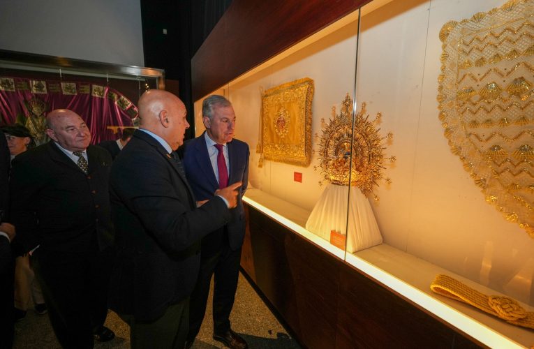 El alcalde inaugura la exposición “Sevilla Fecit 2025”, “un homenaje al arte sacro contemporáneo y a los artistas que mantienen viva una industria única en el mundo”