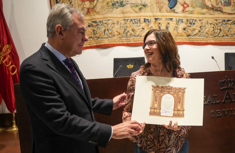 El alcalde de Sevilla homenajea a 160 empleados municipales jubilados en un acto celebrado en el Real Alcázar — Actualidad