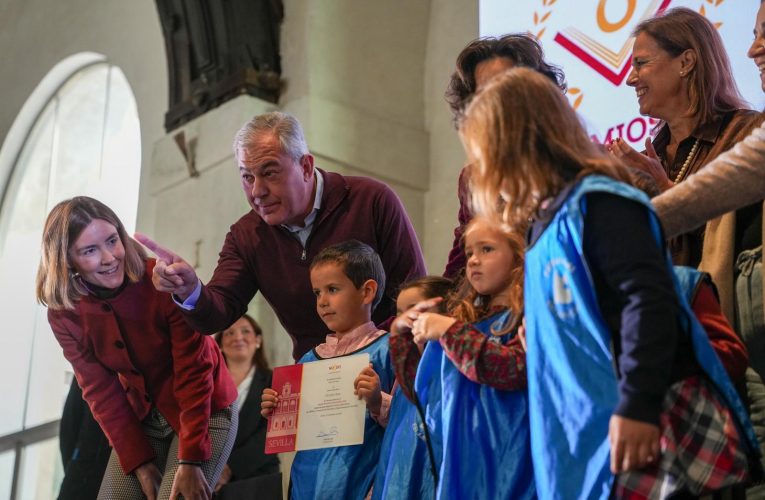 Sanz reconoce a toda comunidad educativa en la I Gala de la Educación impulsada por el Ayuntamiento de Sevilla — Actualidad