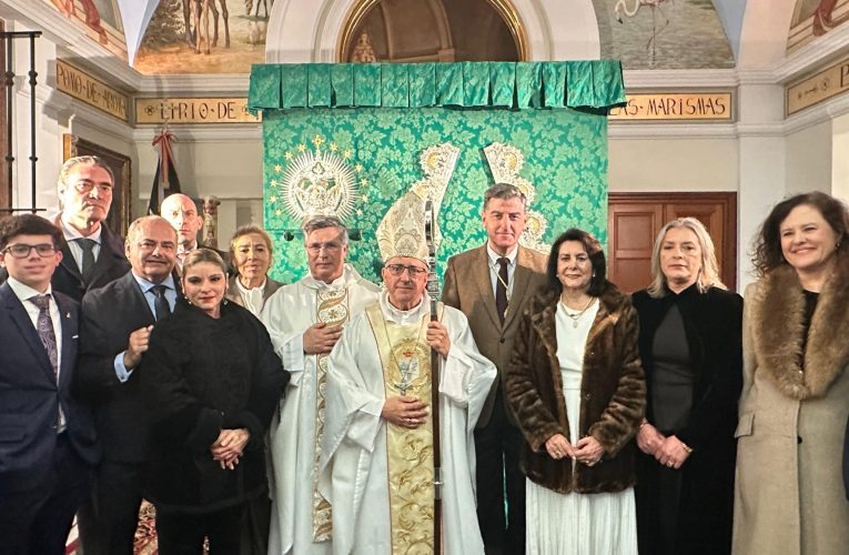Bendición nuevos atributos para la Virgen