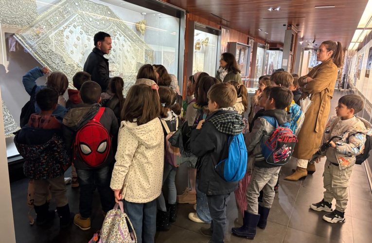 Visita de escolares de Almonte al Museo-Tesoro del Santuario del Rocío