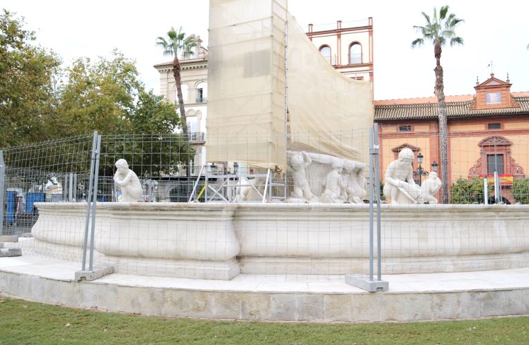 El Ayuntamiento restaura la Fuente de Hispalis de la Puerta de Jerez tras diez años sin intervenciones — Actualidad