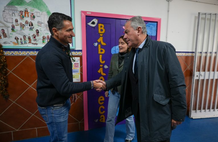 El Gobierno de Sanz renueva el suelo de todo CEIP Manuel Canela y se une a los casi 15 millones de euros que el Ayuntamiento tiene en marcha en estos momentos en los colegios