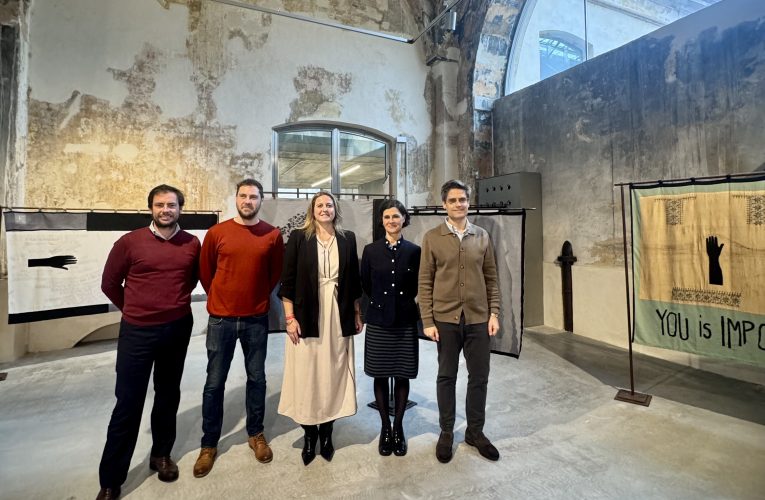 ‘Dear Artist’, la exposición de Ana S. Valderrábanos que reinterpreta el arte textil y lo cotidiano en La Real Fábrica de Artillería