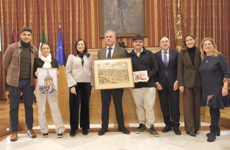 El Ayuntamiento de Sevilla recibe una lámina histórica donada desde la ciudad alemana de Detmold por una alumna del IES Santa Aurelia — Actualidad