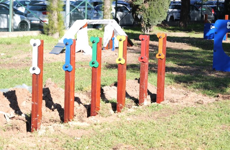 El Ayuntamiento crea un nuevo parque canino en Pino Montano dentro de un plan de mejoras de más de más de 550 000 en el distrito Norte