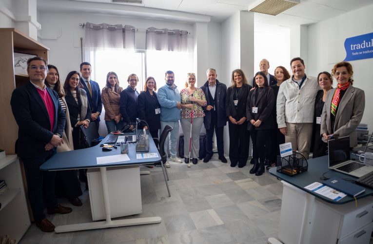 El alcalde Sanz inaugura la nueva oficina municipal de interpretación de lengua de signos, con acompañamiento gratuito para personas sordas o sordociegas