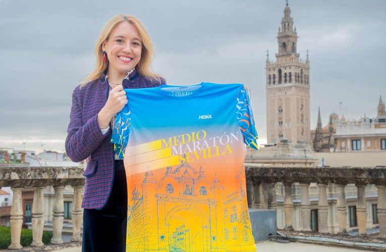 El Ayuntamiento acoge la presentación de la camiseta del Medio Maratón de Sevilla 2026 que contará con 20 000 participantes — Actualidad
