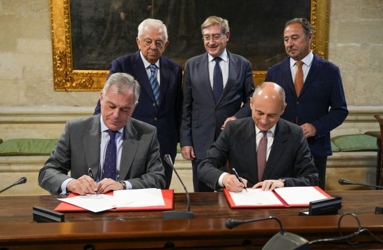 El alcalde de Sevilla firma el convenio con la promotora de ‘Vera Sevilla’ que permitirá la construcción de la pasarela peatonal Princesa Leonor