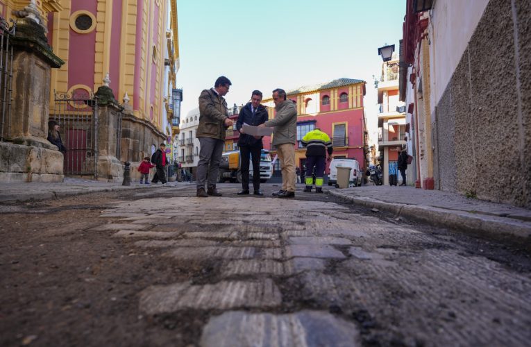 El Ayuntamiento restaurará la Plaza de San Ildefonso tras el hallazgo de adoquines históricos de Gerena — Actualidad