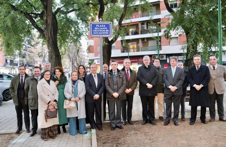 El Ayuntamiento de Sevilla dedica una plaza al Santo Crucifijo de San Agustín junto a la parroquia de San Roque — Actualidad
