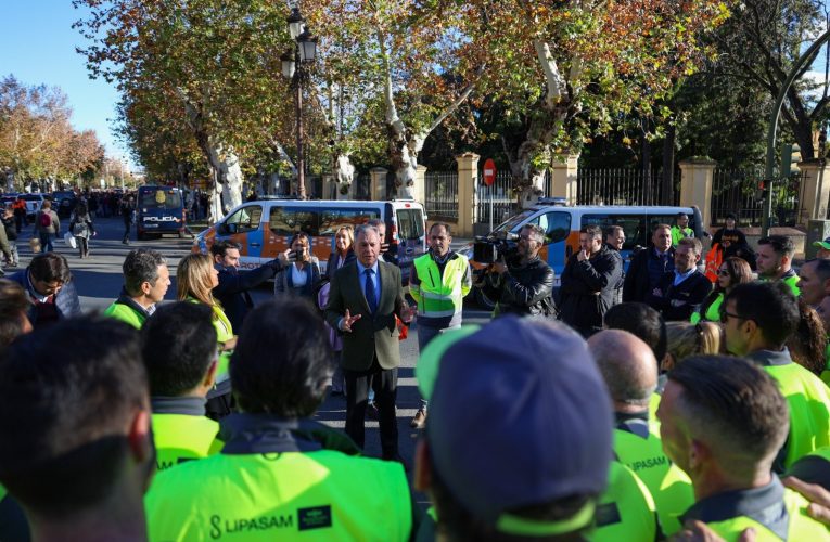 El Ayuntamiento refuerza la limpieza de la ciudad en Navidad con más de 750 contrataciones y duplica el servicio en líneas de Tussam — Actualidad