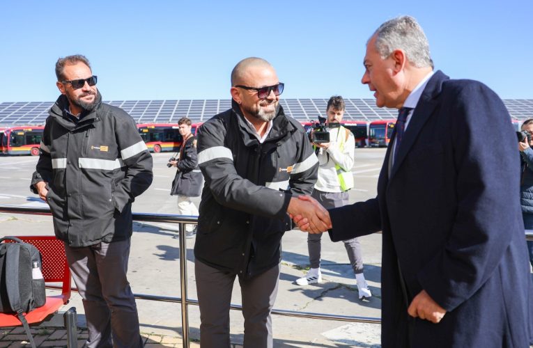 Un total de 1220 aspirantes se presentan a las pruebas de acceso para cubrir las 350 plazas de conductor de la bolsa de empleo de Tussam