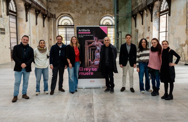 La compañía Atalaya presenta ‘El rey se muere’, una reflexión escénica sobre el poder y la humanidad — Actualidad