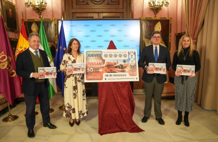 El Ayuntamiento presenta el décimo de Lotería Nacional que conmemora el 50 aniversario de Tussam — Actualidad