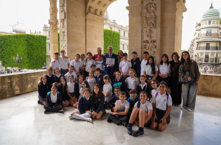 El alcalde recibe el agradecimiento de los alumnos del Ruiz Elías por las mejoras realizadas en el Parque Estoril — Actualidad