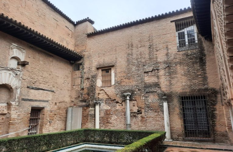 El Ayuntamiento culmina las obras de consolidación del tejaroz del Patio del Yeso en el Real Alcázar — Actualidad