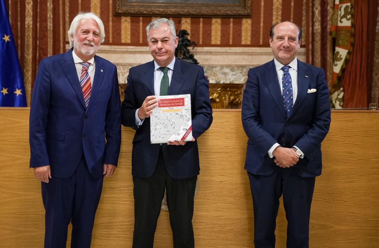 El Ayuntamiento de Sevilla acoge la presentación del libro sobre la historia de la Real Academia de Medicina y Cirugía de Sevilla — Actualidad