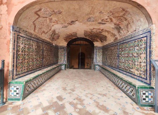 El Real Alcázar acomete trabajos de conservación en la azulejería de los Baños de Doña María de Padilla — Actualidad