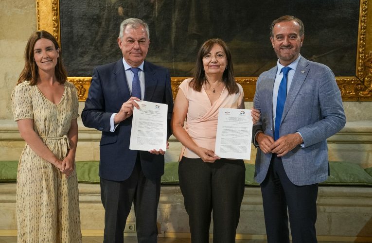 El Ayuntamiento y el Colegio de Psicología trabajarán juntos en los centros educativos para asesorar a adolescentes, familias y profesorado en materia de salud mental