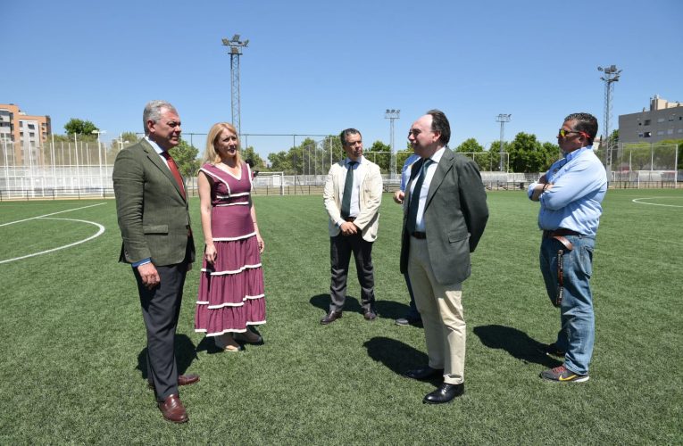 El Ayuntamiento invierte 690 000 euros en la nueva iluminación LED de cuatro campos de fútbol que contarán con sistemas de control inteligente