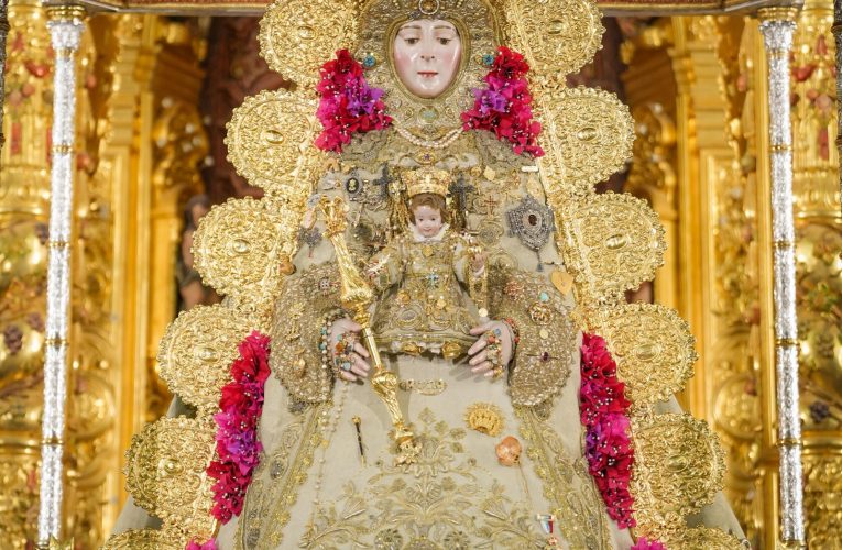 Así amanece hoy nuestra Madre y Patrona de Almonte