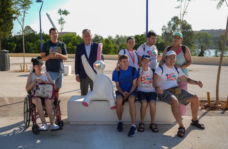 Sanz visita Puerta de la Barqueta tras la remodelación de este espacio que fue uno de los accesos principales a la Expo 92 — Actualidad